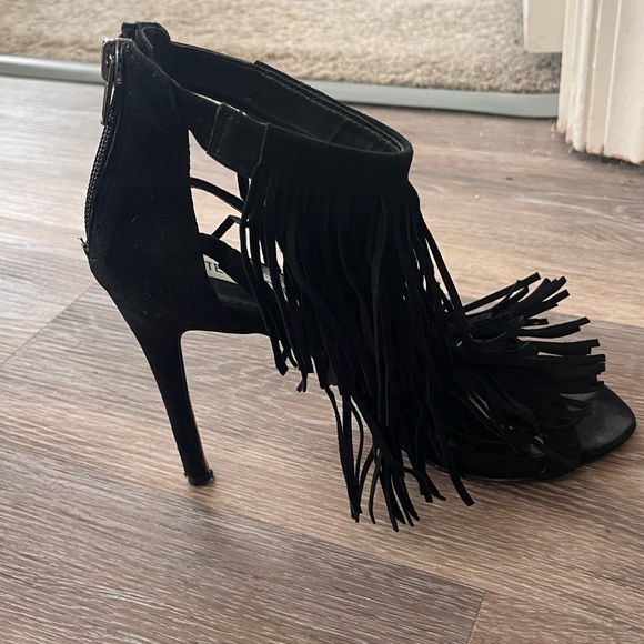 Steve Madden Black Open Toe Fringly 4 in Suede Sandals - Picture 3 of 5